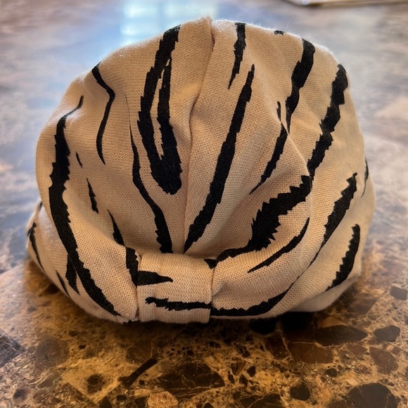 Jessica Simpson Outfit with matching hat - Picture 5 of 6